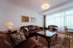Spacious 2BDR Apt in City Center